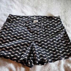 Old Navy Petite pattern shorts size 2